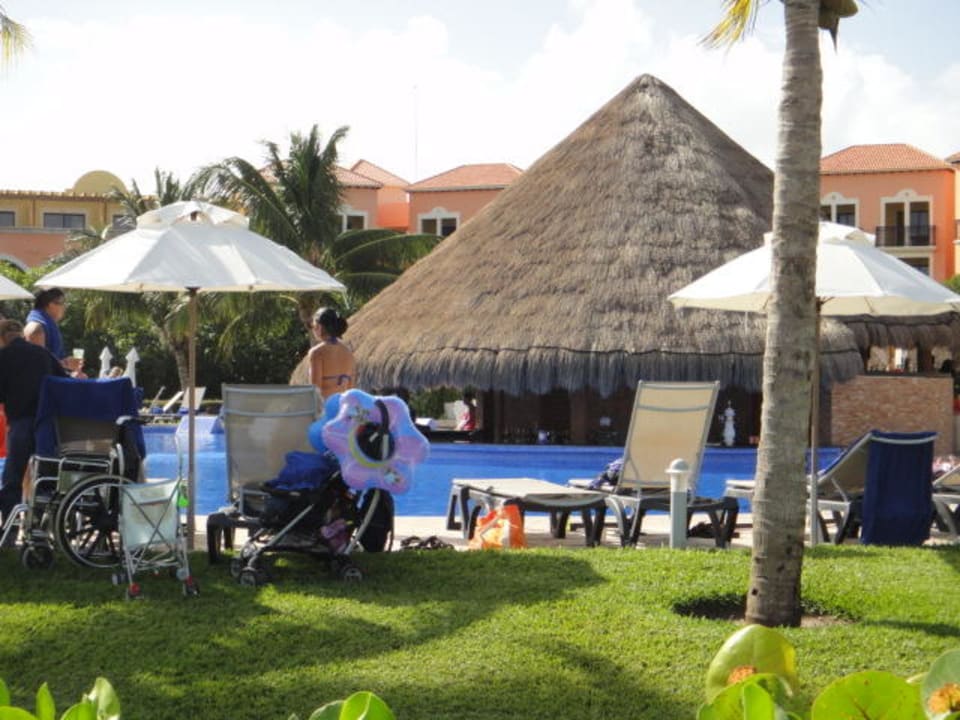 Blick auf Poolbar Ocean Coral & Turquesa by H10