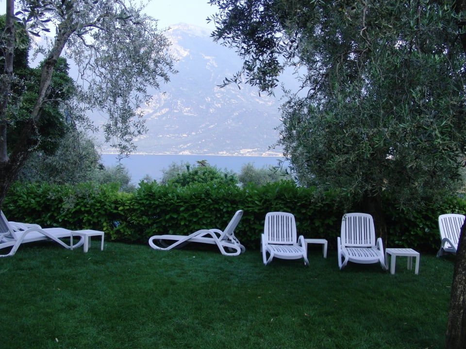 Liegewiese am Pool Hotel Ilma