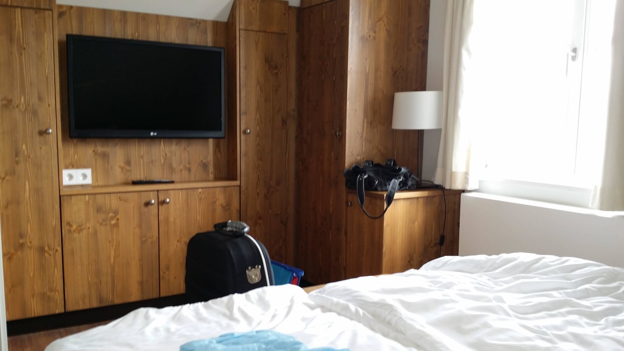 Das zweite Schlafzimmer mit Extra-Fernseher Torfhaus Harzresort