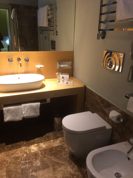 Badezimmer UNAHOTELS Napoli