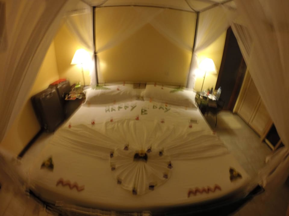 Bett Beachbungalow Kuredu Island Resort & Spa