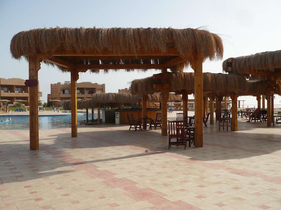 Der Poolbereich Laguna Beach Marsa Resort