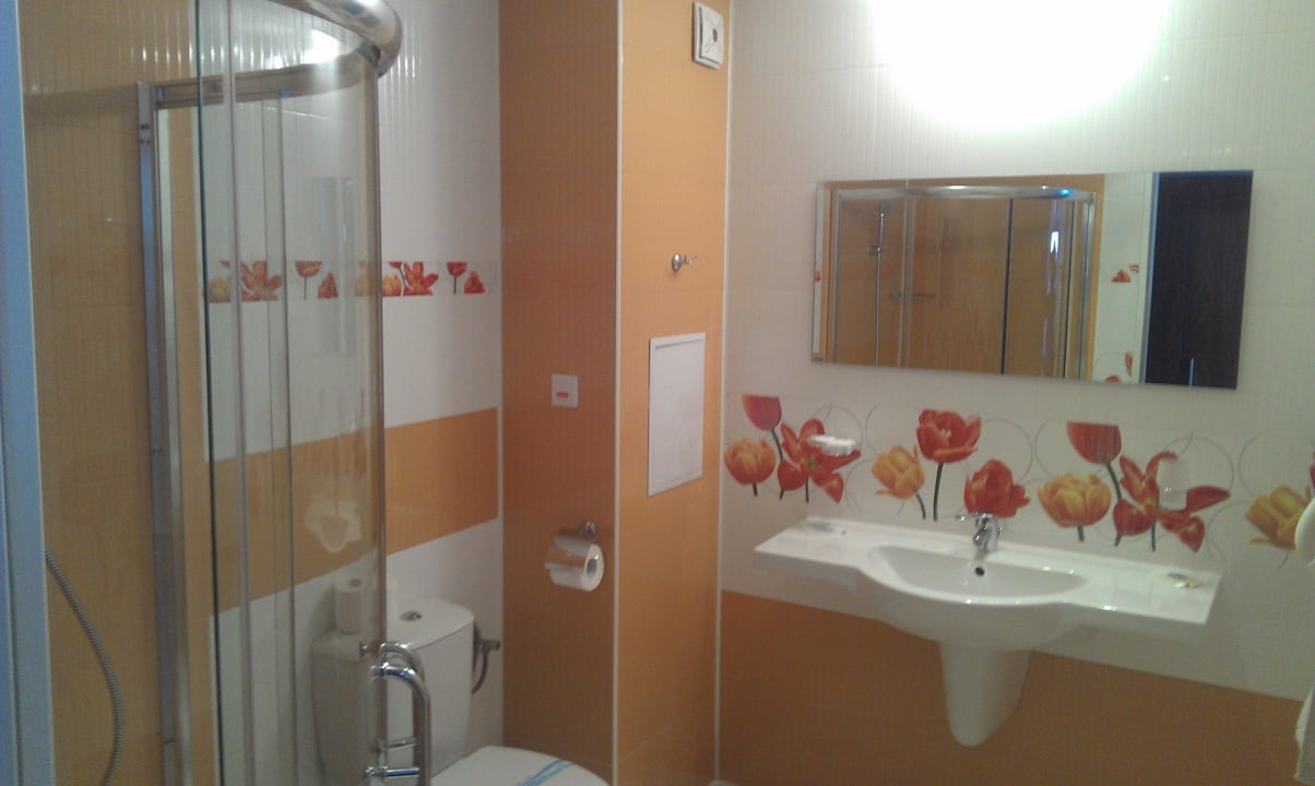 Sehr schönes Bad Hotel Glarus Beach