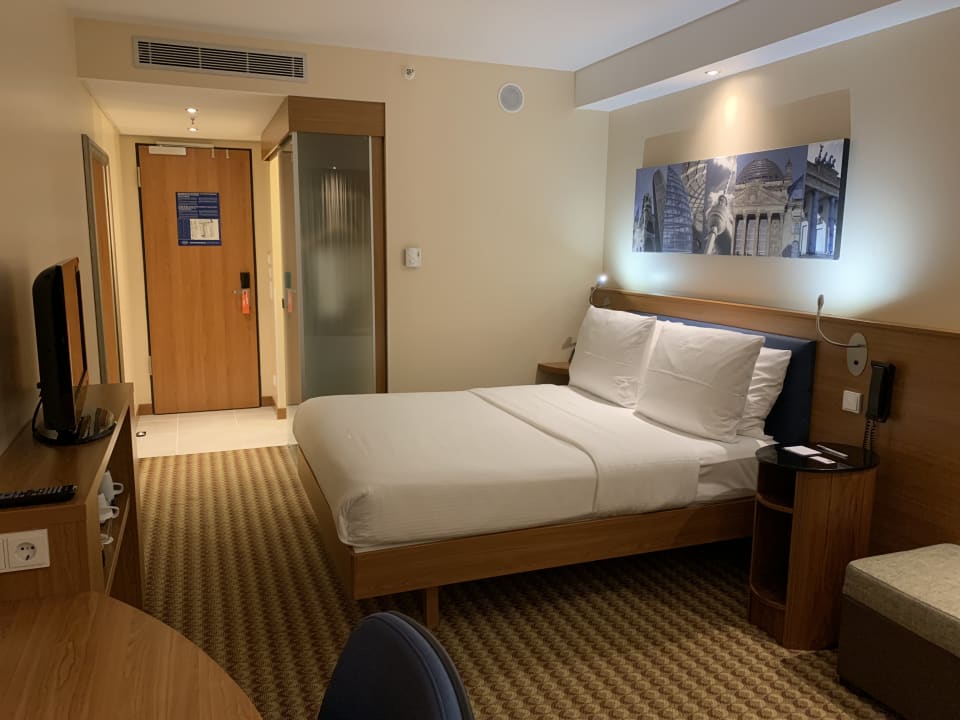 Zimmer Hampton by Hilton Berlin City West