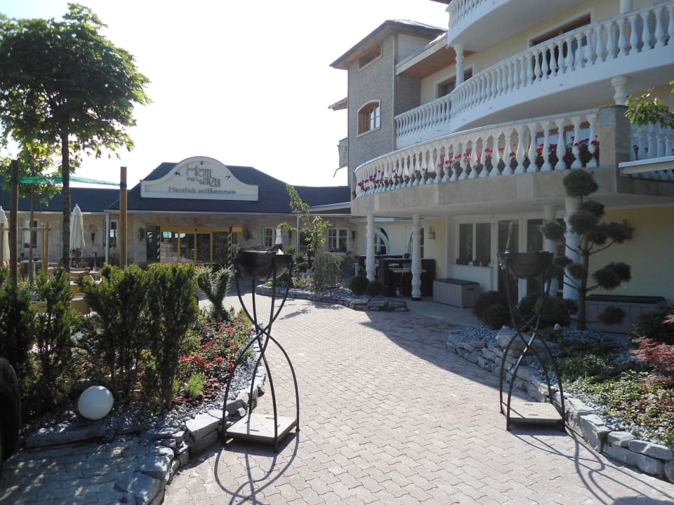 Blick zum Eingangsbereich Hotel Winzer - Nur wir Zwei