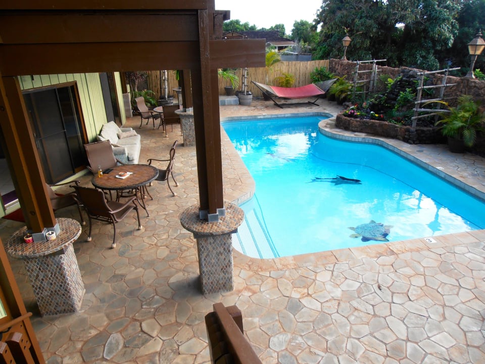 Pool und Terrasse mit Hängematte und Brunnen Hotel House of Fountains