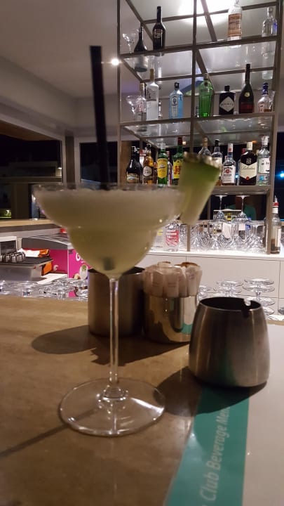 Frozen Sweet Lemon Daiquiri  Acanthus Cennet Barut Collection