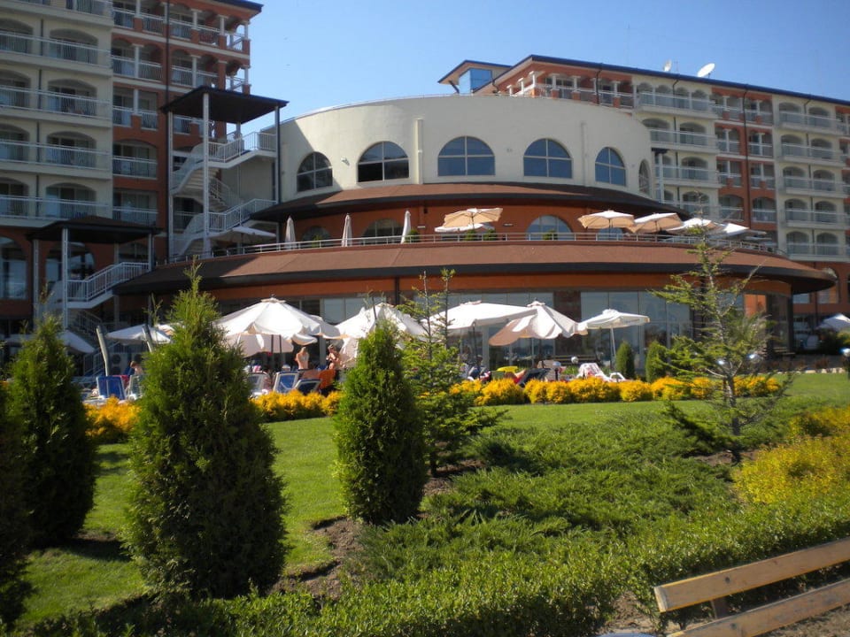 Von der Strandpromenade Richtung Pool Sol Luna Bay