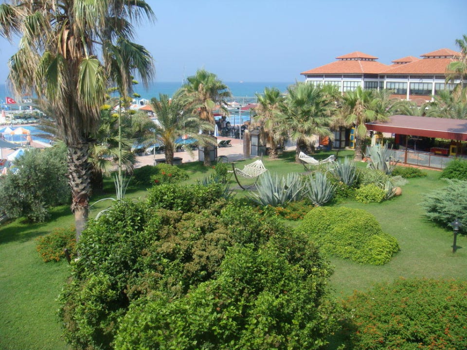 Gartenanlage am Pool Hotel Club Nena