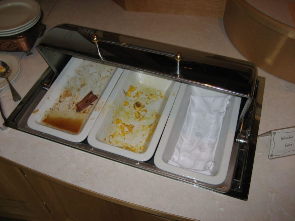 Warme Speisen vom Frühstücksbuffet um 08.45 Uhr Albtalblick Hotel - Restaurant