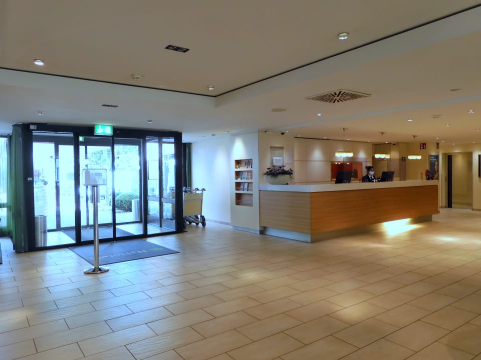 Lobby H+ Hotel Bochum