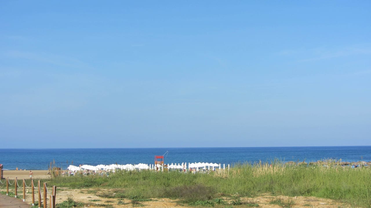 Auf dem Weg zum Strand HARPIN Georgioupolis Resort Aquapark & SPA