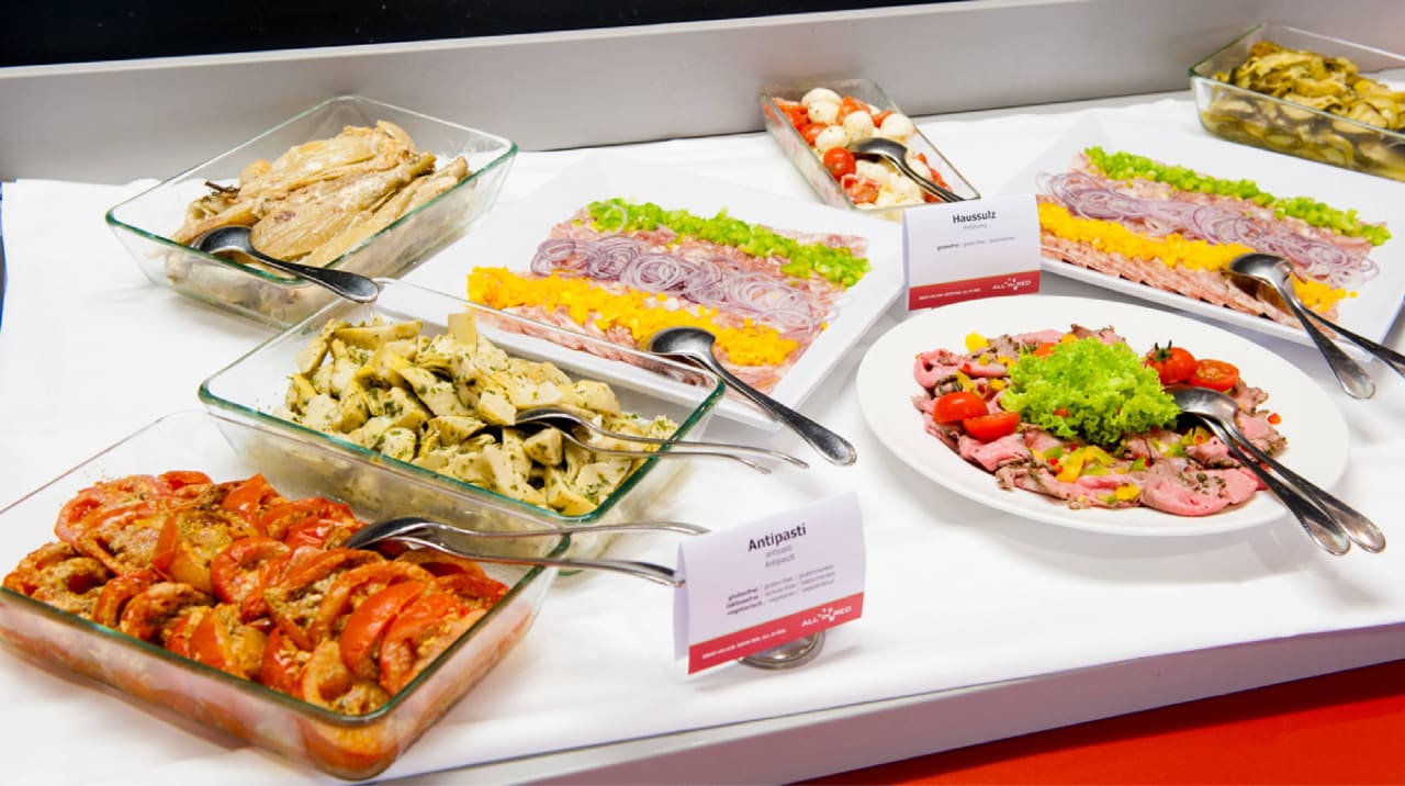 Vorspeisenbuffet All In Red Thermenhotel