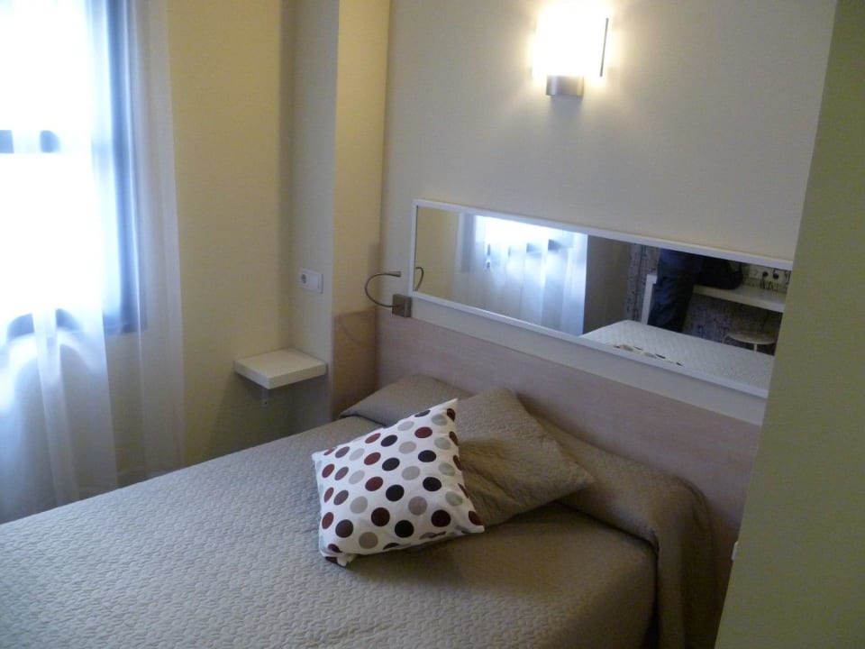 Modernes Bett Hostel Residencia Blas De Otero