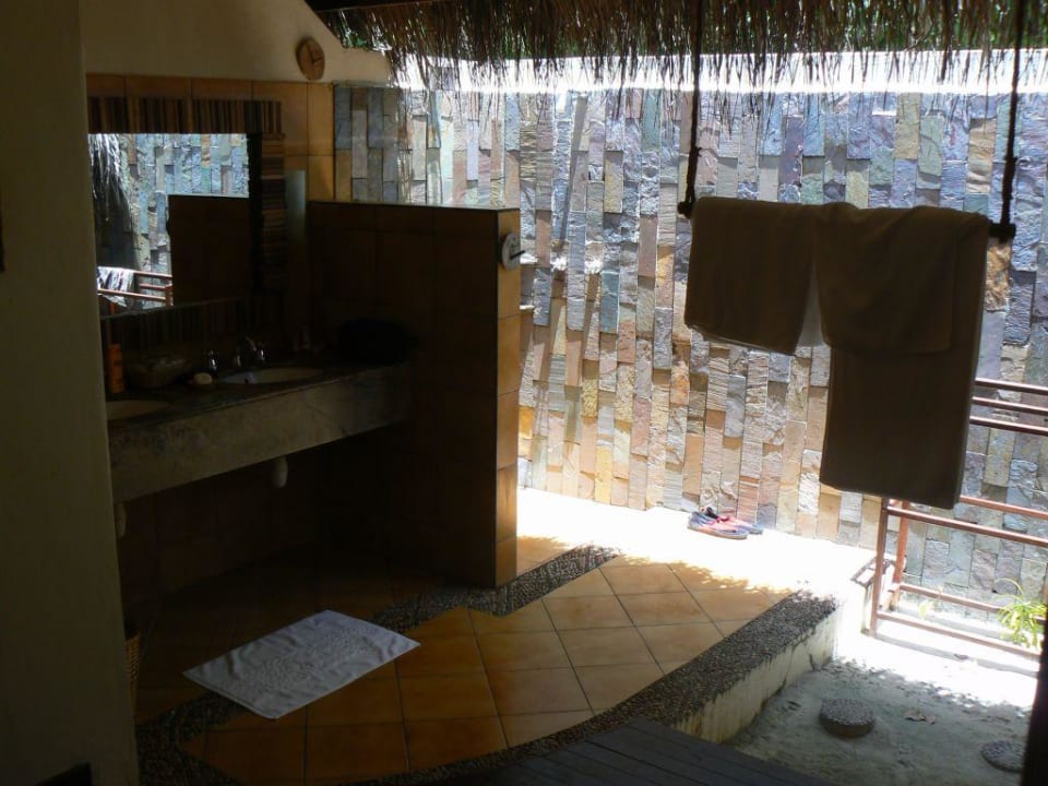 Freiluftbadezimmer Filitheyo Island Resort