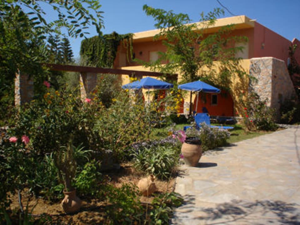 kleiner Garten am Haupthaus Orpheas Resort - Adults Only