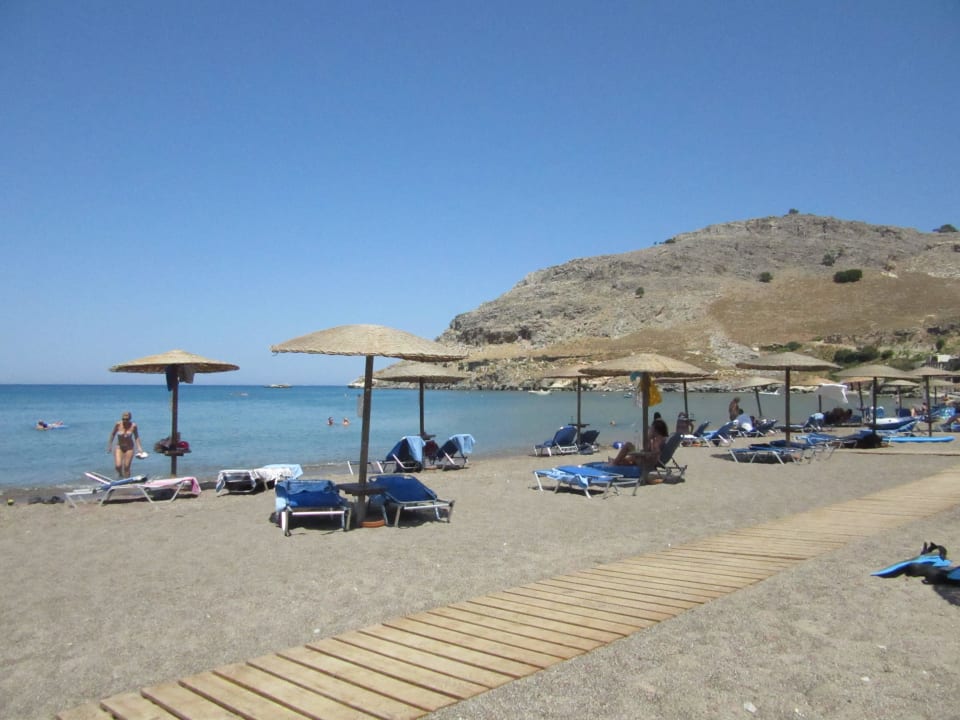 Alle Liegen besetzt, nicht alle gebraucht. Lindos Mare, Seaside Hotel