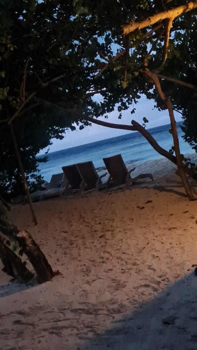 Strand Embudu Village