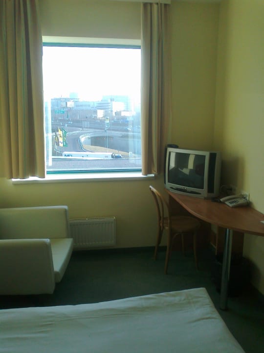 Tisch mit TV AMEDIA Express Praha