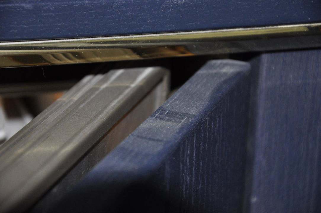 Staub an der Tür der Minibar Hotel Domicil Hamburg by Golden Tulip