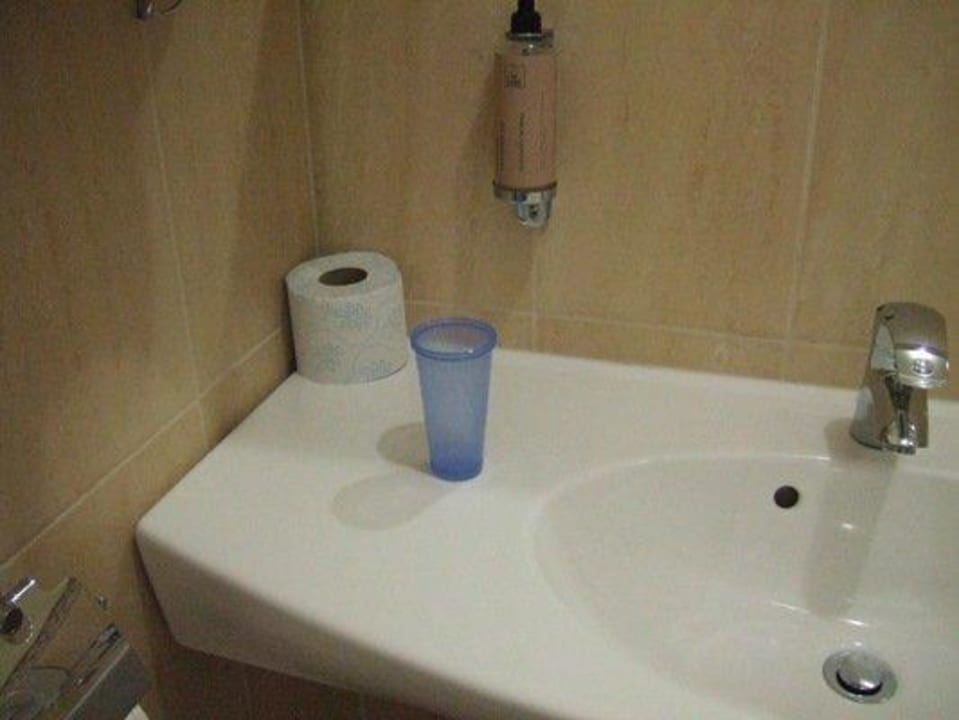 4  Sterne Plastikzahnputzbecher super Hotel Aurora Family & SPA