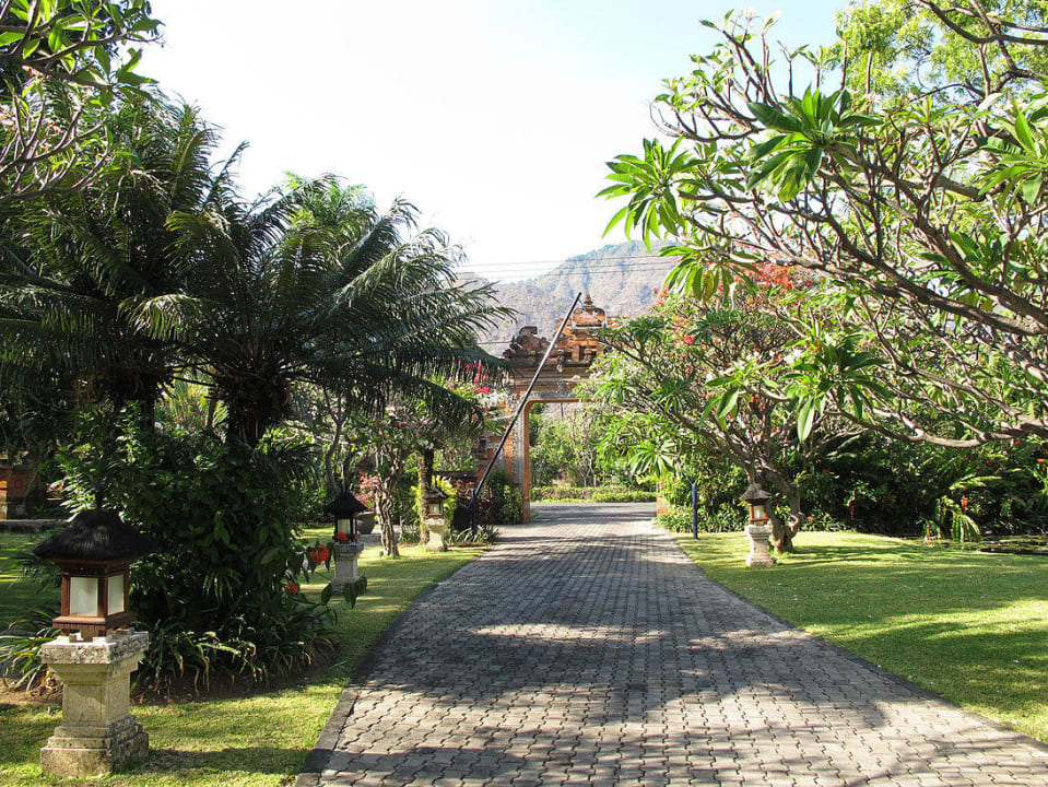 Ausfahrt Hotel Matahari Beach Resort & Spa