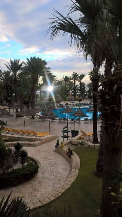 Дорожка к бассейну Riadh Palms Resort & Spa
