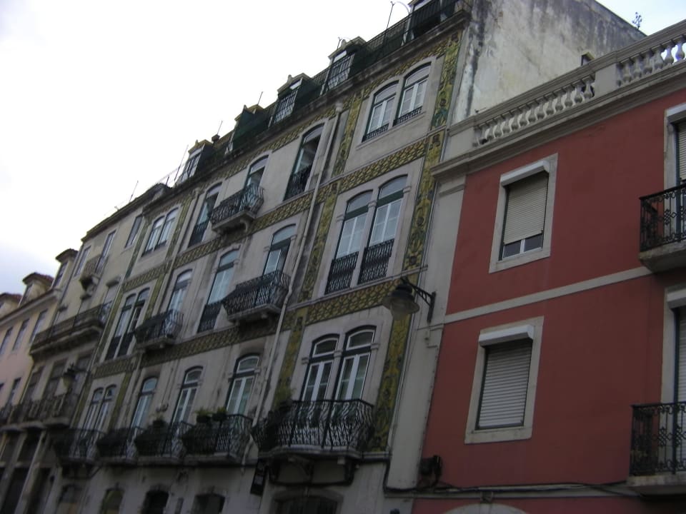 Из окна Guesthouse Mana