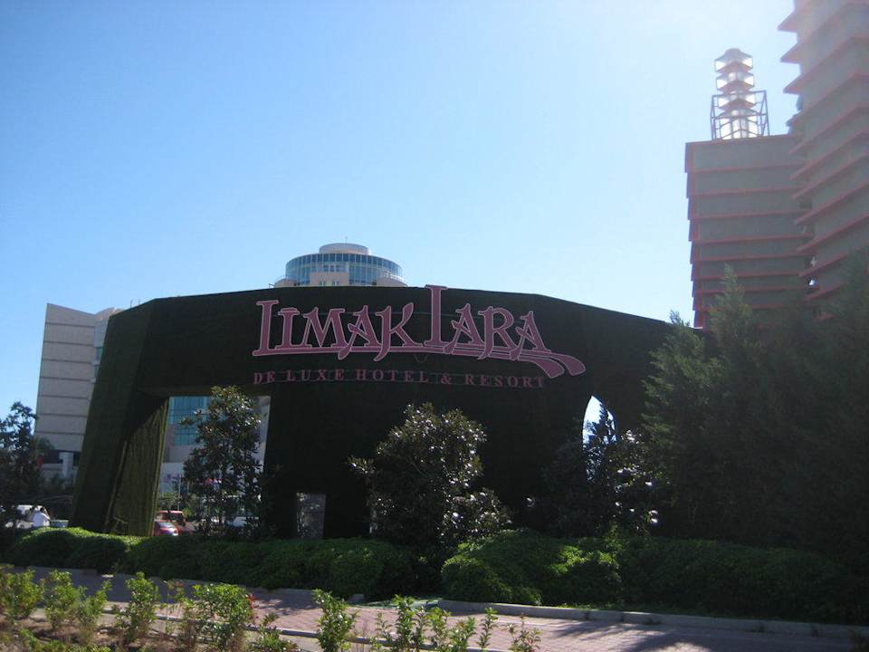 LL von vorne Limak Lara Deluxe Hotel & Resort
