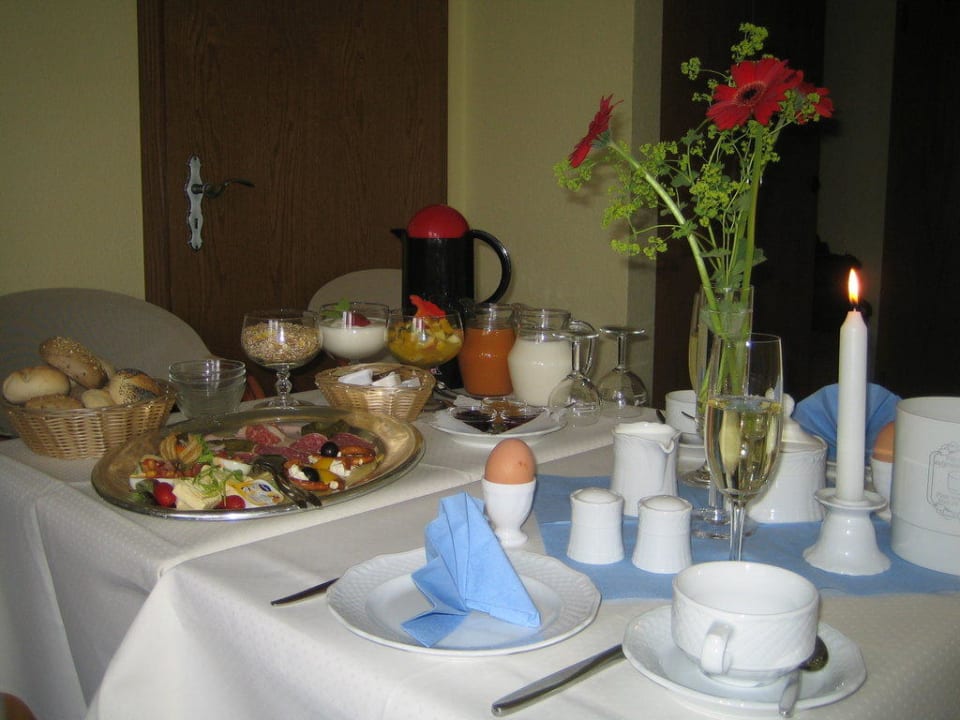 Sektfrühstück am Bett Hotel Waldesruh