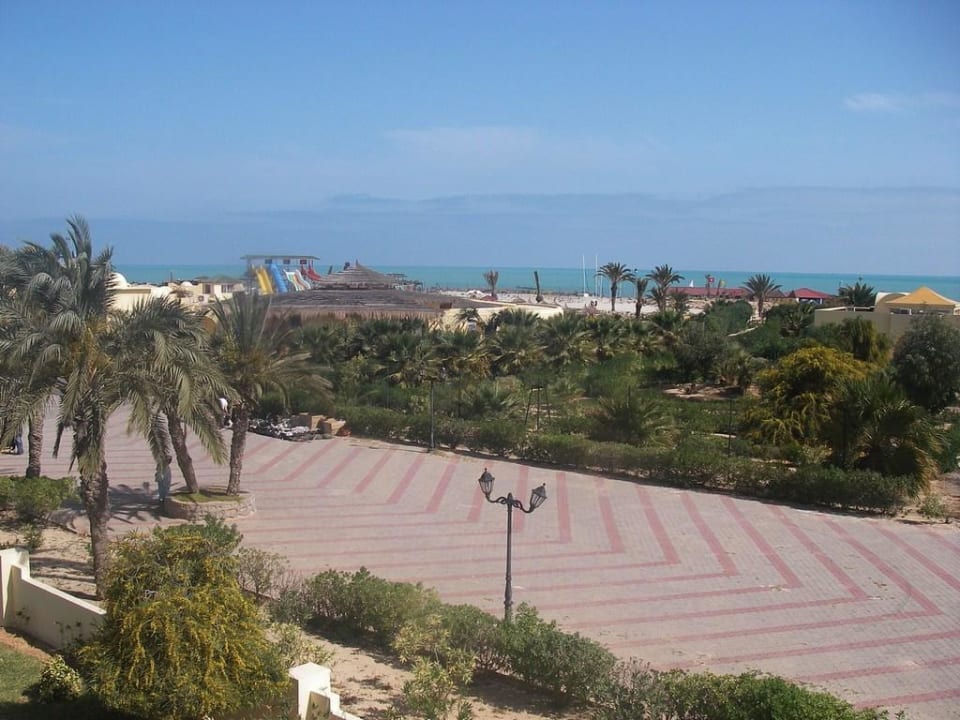 Blick vom Haupthaus zum Strand TUI MAGIC LIFE Penelope Beach