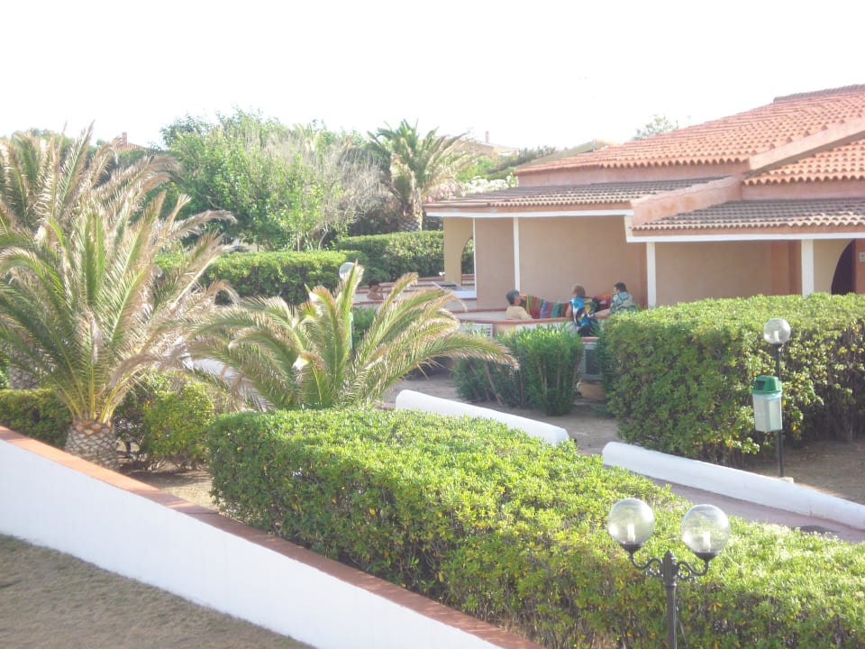 Widok na domek La Plage Hotel & Resort