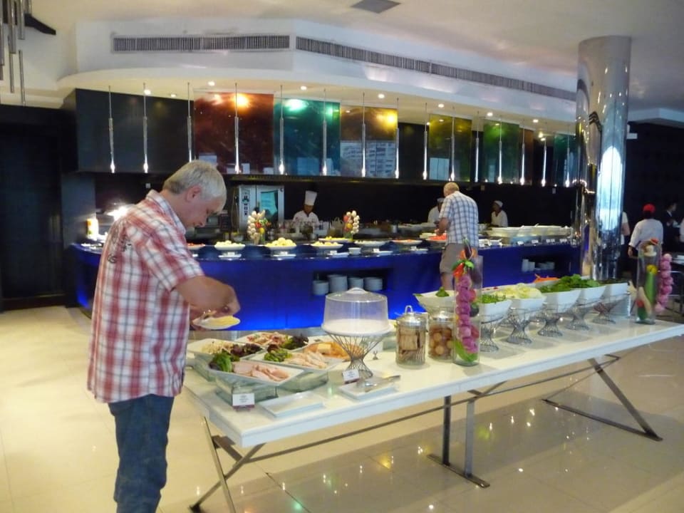 Frühstücksbuffet Ramada Plaza by Wyndham Bangkok Menam Riverside
