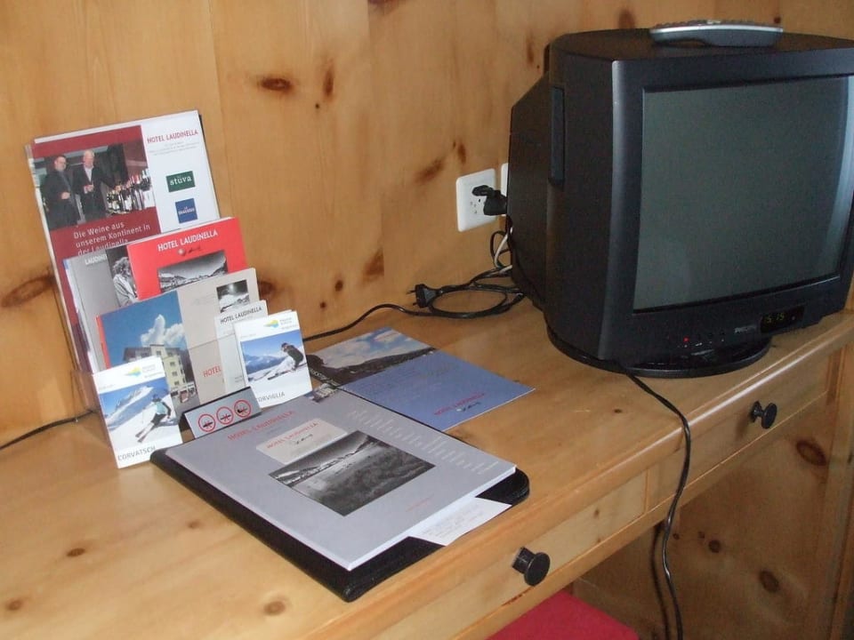 "Schreibtisch" im Einzelzimmer 110 vom Laudinella Hotel Laudinella