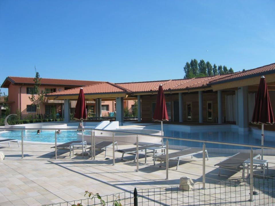 Thermalbereich mit Saunagebäude Green Village Resort - Hotel & Aparthotel