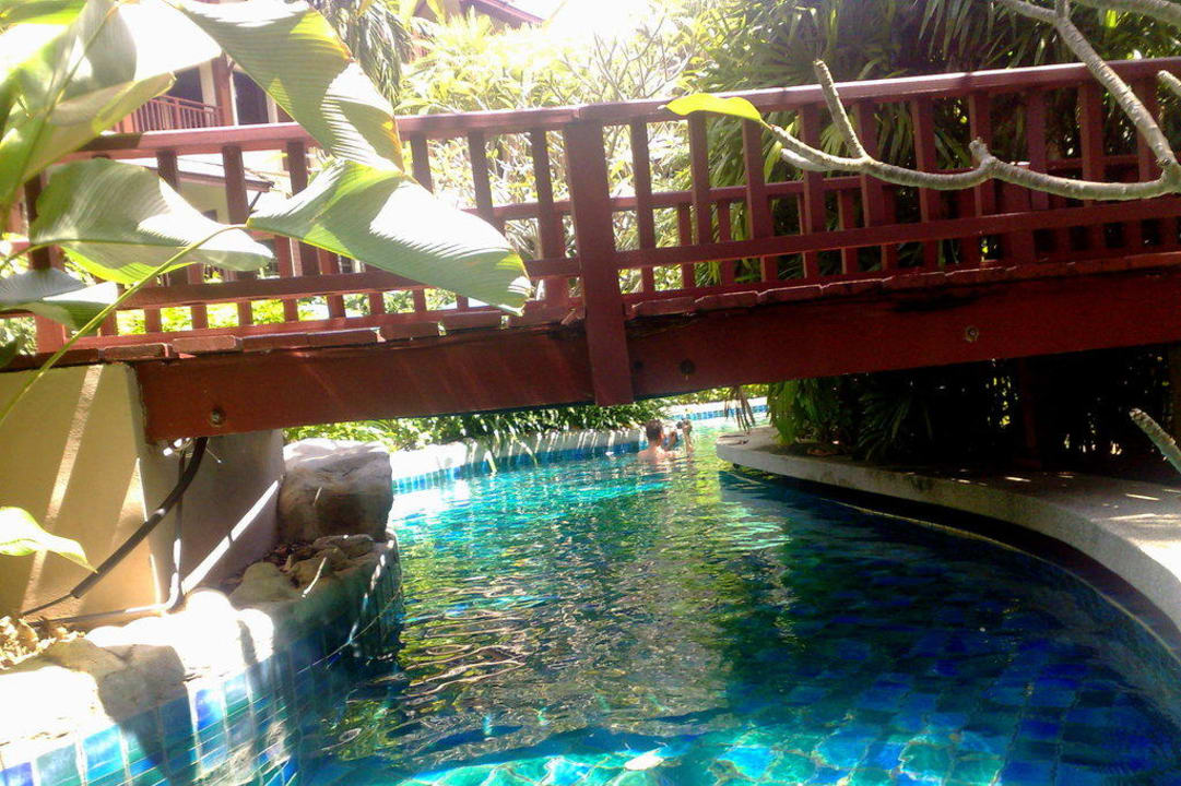Brücke über den Pool Kata Palm Resort & Spa