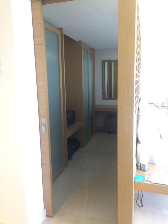 Deluxe Room Ankleideraum/Kleiderschrank Lindos Blu, Luxury Hotel & Suites - Adults only
