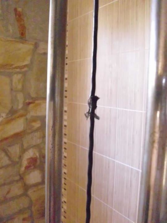 Angerissene Drahtseile Tiana Beach Resort