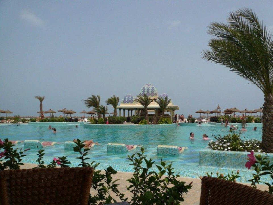 Pool mit Poolbar Hotel Riu Karamboa