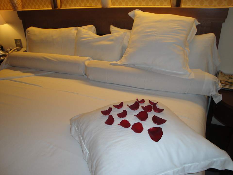 Das Bett immer schön dekoriert JOIA Paraiso by Iberostar