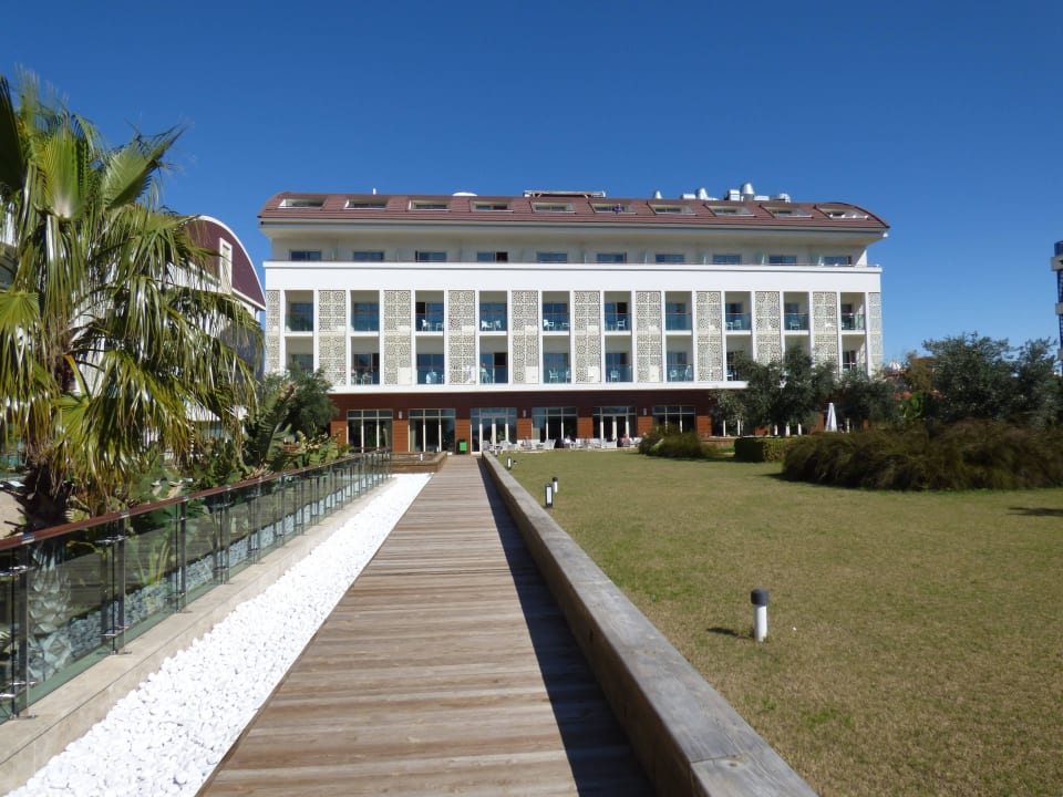 Blick über die Dachterrasse Sentido Trendy Verbena Beach