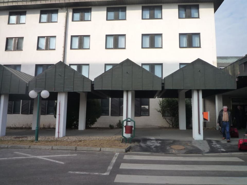 Eingang Hotel Globus