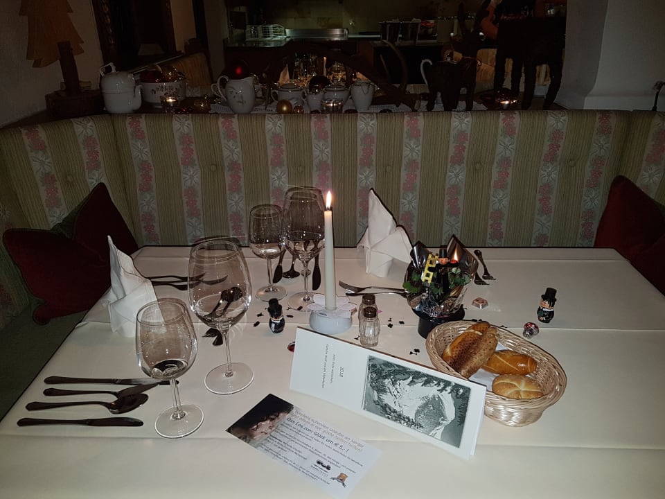 Sehr schön gedeckte Silvester Tische Hotel Olympia