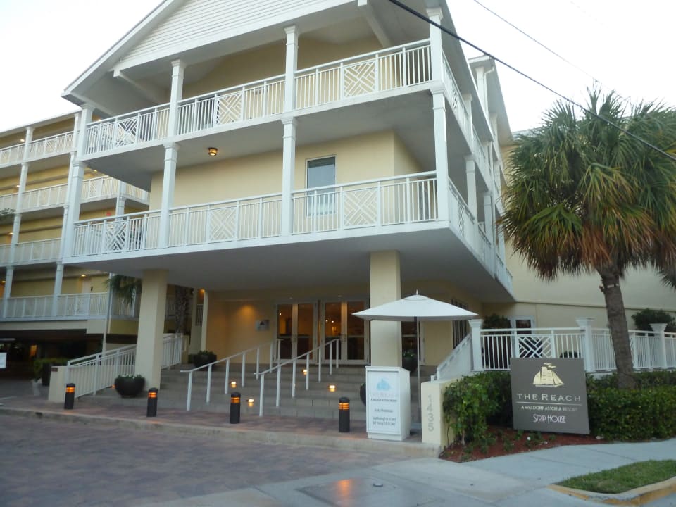 Hoteleinfahrt The Reach Key West, Curio Collection by Hilton