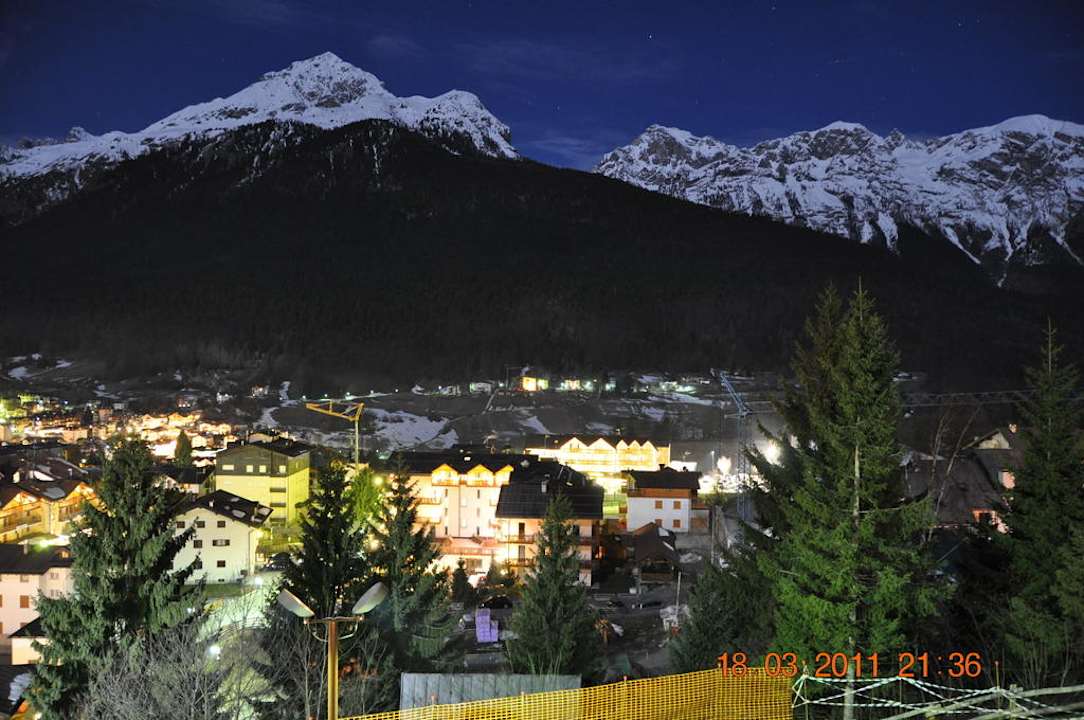 Widok nocą Hotel Club Costaverde