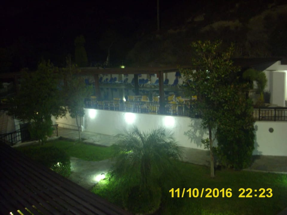 Poolanlage bei Nacht Hotel Sirene Beach