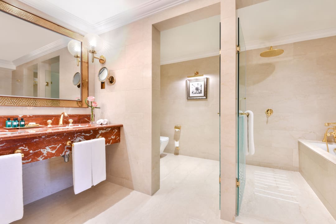 Zimmer Sheraton Grand Doha Resort & Convention Hotel