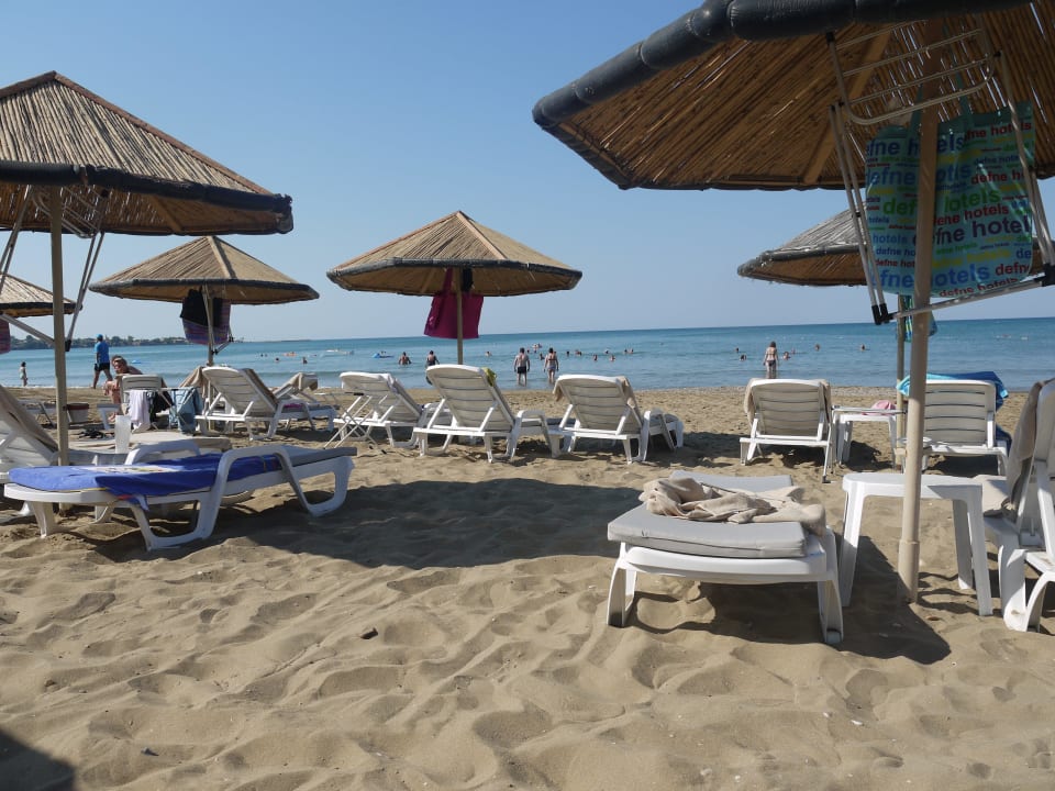 Очень хороший пляж Hotel Defne Defnem