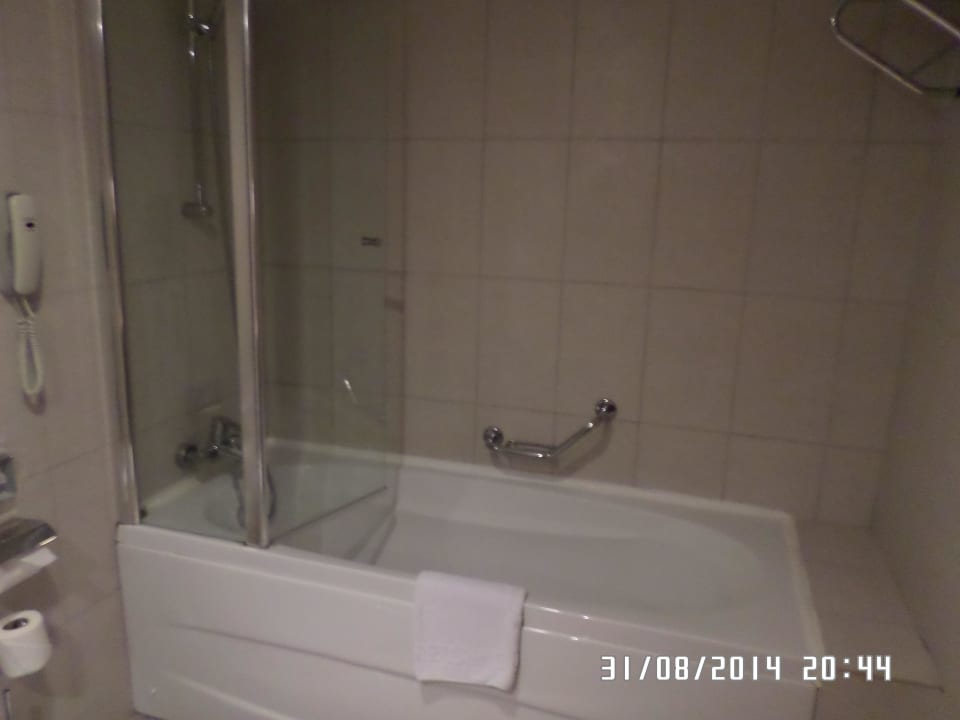 Bad von zimmer 1819 Kamelya Aishen Club