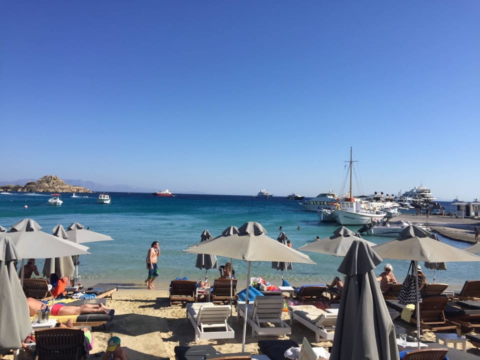 Strand vor dem Hotel Hotel Acrogiali